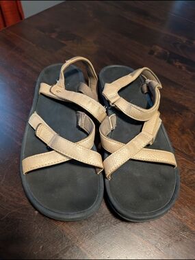 Olukai Nakue Adjustable Strap Sandals, Women's 11, Champagne
